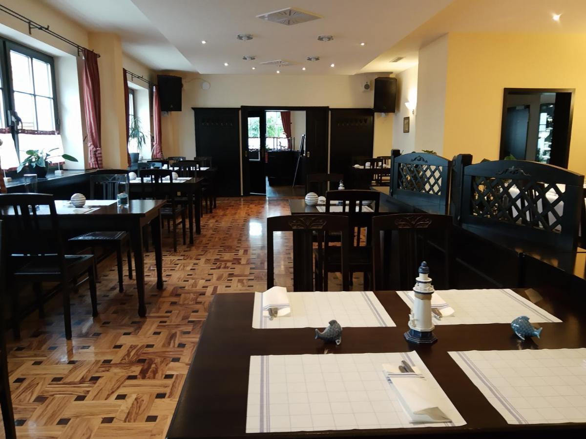 Hotel Weisses Ross Elsterwerda Екстериор снимка